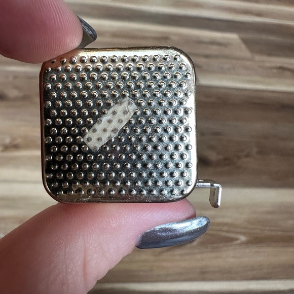 Vintage Floral Tape Measure Gold - Picture 4 of 5